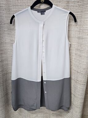 Vince Sleeveless Two-Tone Button-Front Top in White and Gray